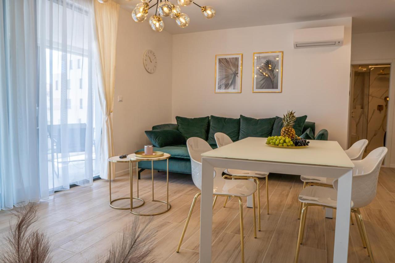 Golden Luxury Apartment Split Exterior photo