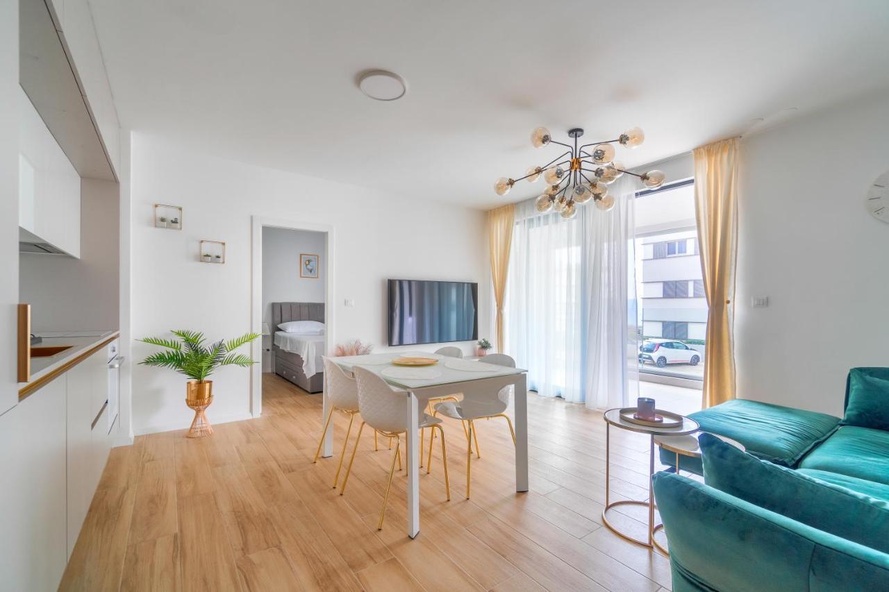 Golden Luxury Apartment Split Exterior photo