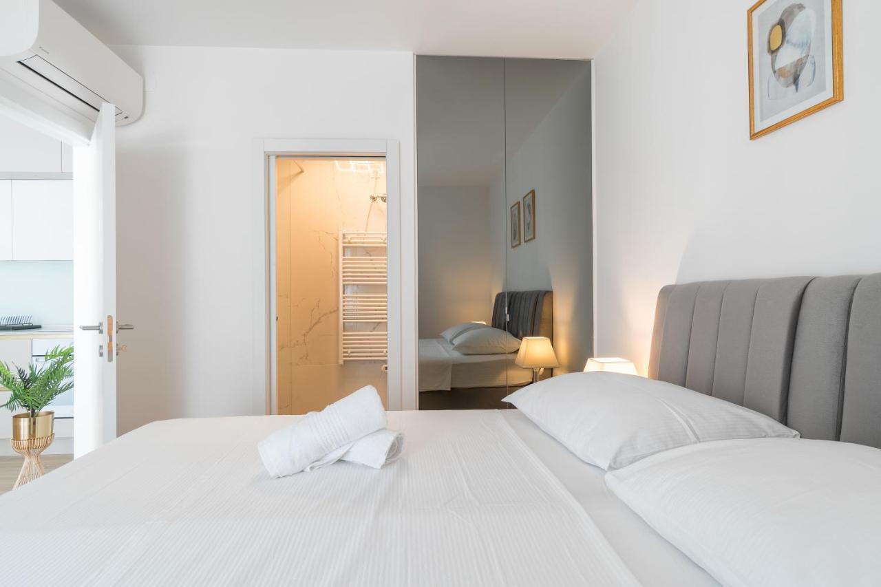Golden Luxury Apartment Split Exterior photo
